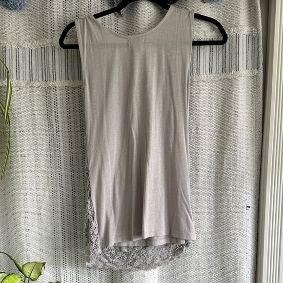 🌸Gray Lace Tank Top - Picture 2 of 6